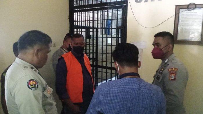 Jadi Tersangka Korupsi, Asnawy Gay Akhirnya Ditahan di Rutan Polres Pulau Buru