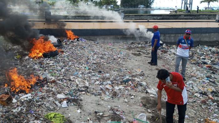 Kerja Bakti Masal, Sejumlah Titik Kota Masohi Termasuk Pantai Ina Marina Dibersihkan