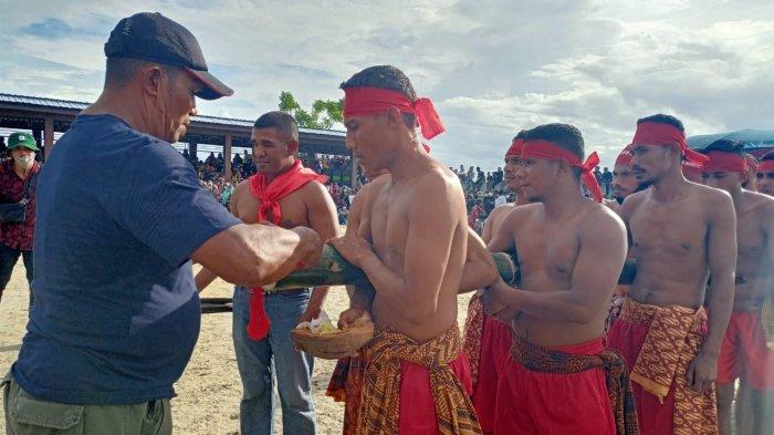 Bambu Gila Buka Tradisi Pukul Manyapu di Morella, Ada Mantra dan Luka