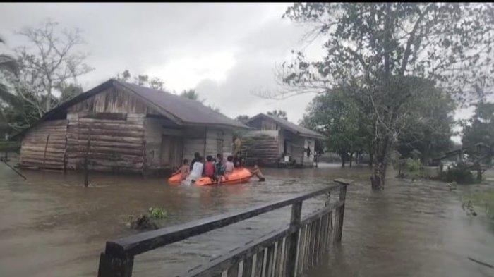 Hingga Jumat Sore, Banjir Masih Merendam Puluhan Rumah di Dusun Huameteno - Maluku Tengah