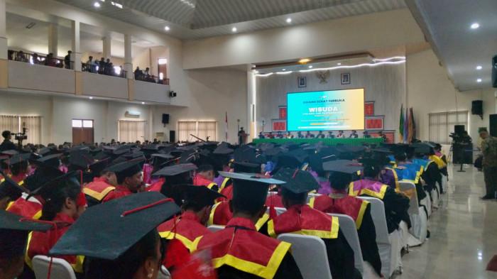Cetak 234 Wisudawan dan Syukuran HUT ke-7 IAKN Ambon, Ini Harapan Rektor