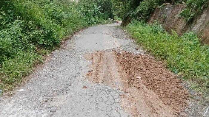 Jalan Rusak di Batu Tagepe Ambon Rusak Bertahun-tahun, Perbaikan Hanya Andalkan Swadaya Warga