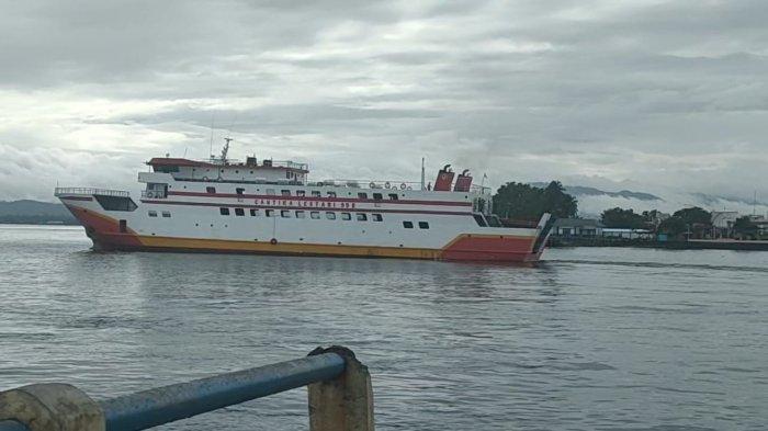 Kapal Feri Penyeberangan Tulehu - Masohi dalam Perbaikan: Tak Tau Kapan Beroperasi