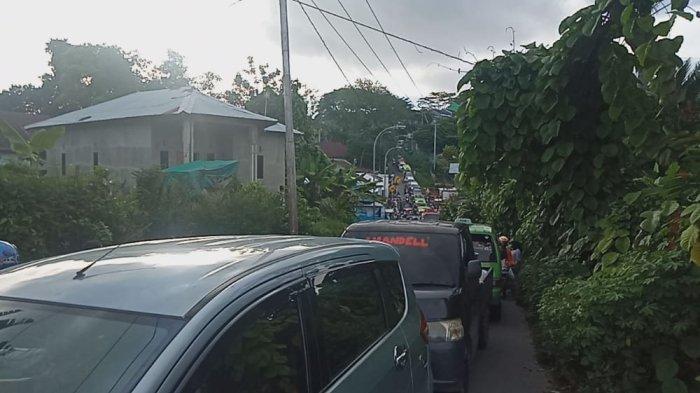 Macet Parah di Pertigaan Arbes Ambon, Kendaraan Mengekor Hingga ke Warasia