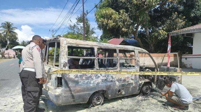 Satu Unit Angkutan Umum di Amahai Maluku Tengah Hangus Terbakar di Depan SPBU