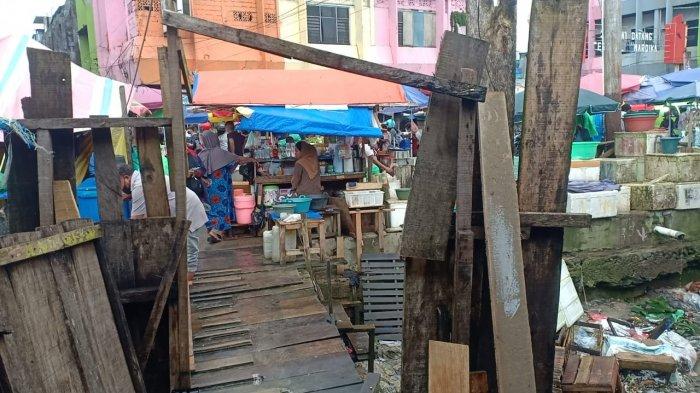 Pasar Apung Enggan Dikunjungi Warga, Pedagang; Lokasi Tidak Strategis, Jalan Tertutup