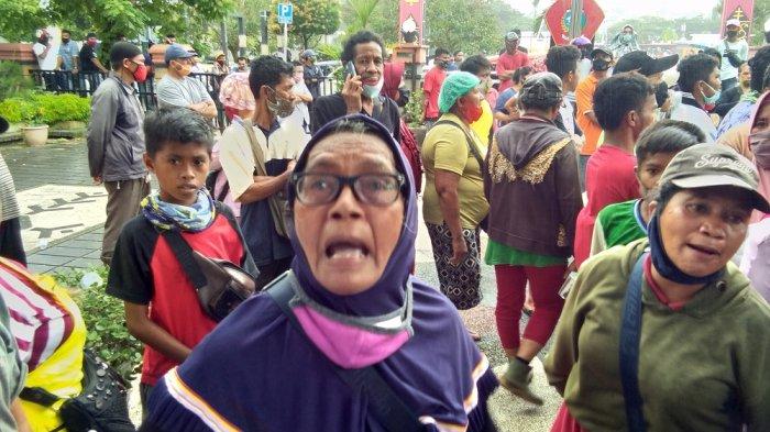 Pedagang Pasar Mardika Kembali Geruduk Balai Kota Ambon, Tolak Perwali Nomor 16 Tahun 2020