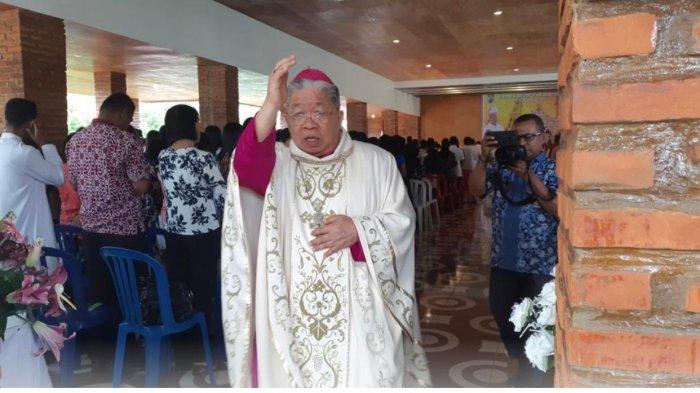 Uskup Mandagi: Semoga Pendeta Elifas Maspaitella Bawa GPM Jadi Gereja Bukan Organ Politik di Maluku - uskup-administrator-apostolik-amboina_2019.jpg