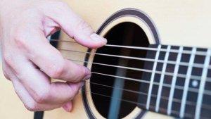 ILUSTRASI-BERMAIN-GITAR-Foto-ini-diambil-dari-Freepik.jpg