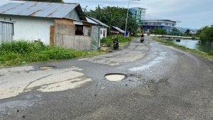 Jalan-rusak-Leimena-2.jpg