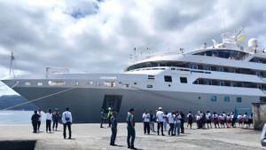 KAPAL-PESIAR-3.jpg