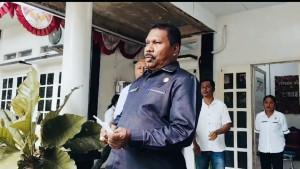 Plt-Sekda-Malra-Bernadus-Rettob-soal-sampah.jpg