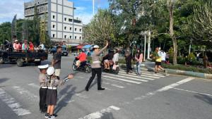 Polis-shabat-anak.jpg