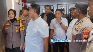 Polisi-turun-cek-kapal.jpg