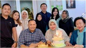 Puput-Nastiti-Devi-Rayakan-Ulang-Tahun-ibunya.jpg