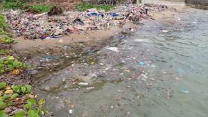 Sampah-kiriman-namlea.jpg