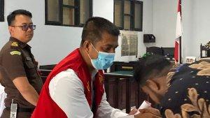 Sekdis-Pariwisata-Salmin-Saleh-sidang-perdana.jpg