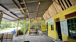 Warung-Coffe-Hira-di-Negeri-Hualoy.jpg