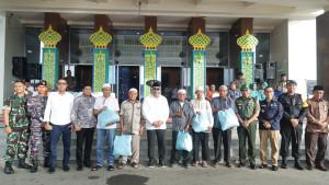 bagi-sembako-pemprov-maluku.jpg