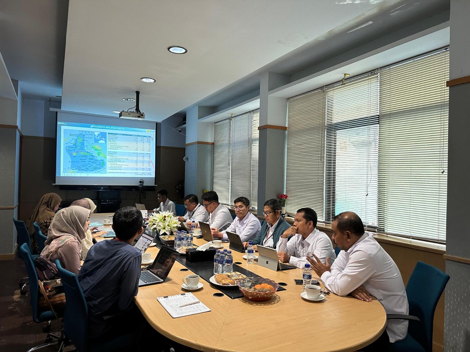 Kunjungan Tim Analis Sekjen DPR RI, PLN UIW MMU Jabarkan Rencana Dedieselisasi 27 Sistem Kelistrikan