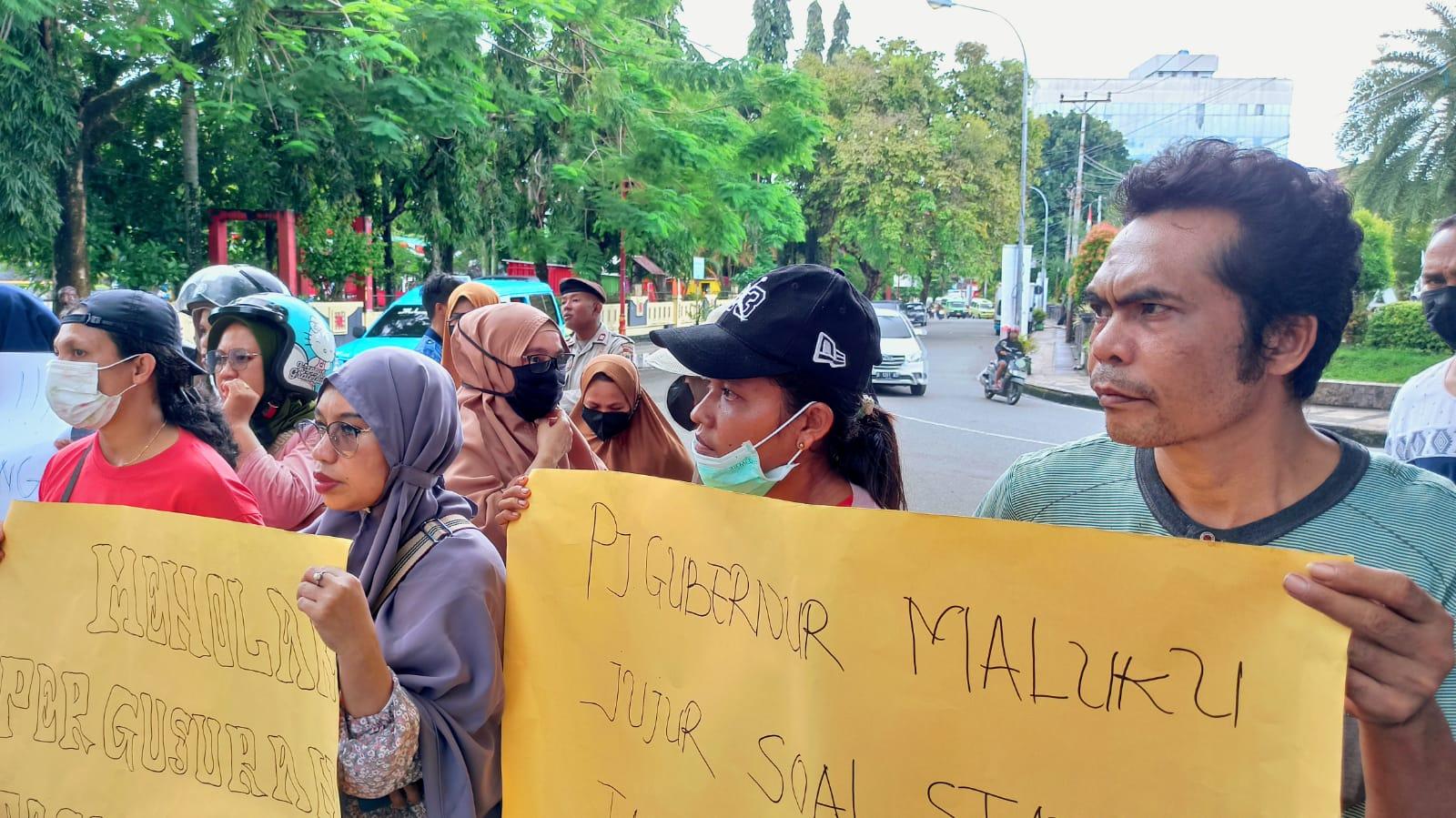 Ini 5 Poin Tuntutan Pedagang Kaki Lima saat Demo di Kantor Gubernur Maluku