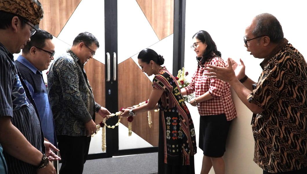 FEB UKSW Resmikan Ruang Rapat dan Postgraduate Lounge Baru