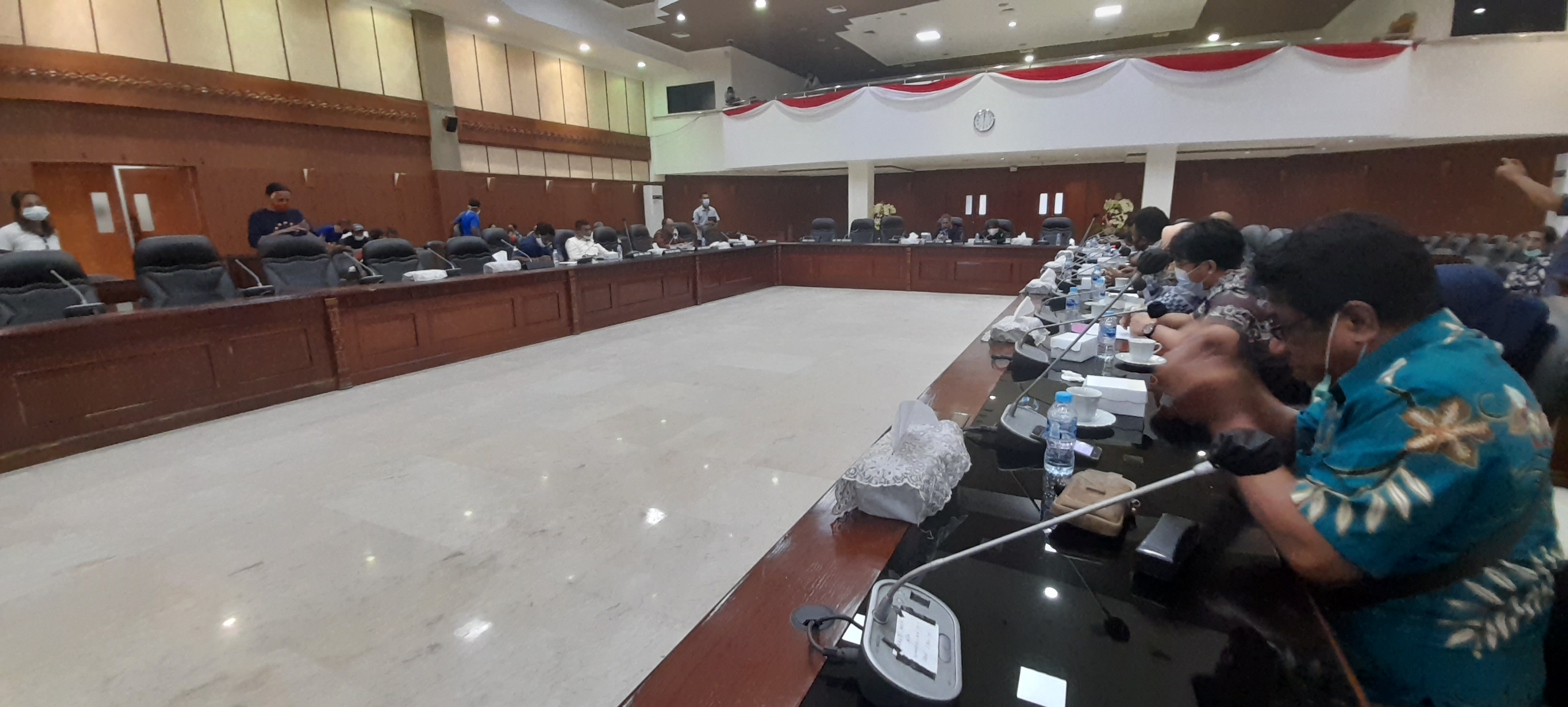 22-1-2021-rapat-paripurna-dprd-maluku.jpg
