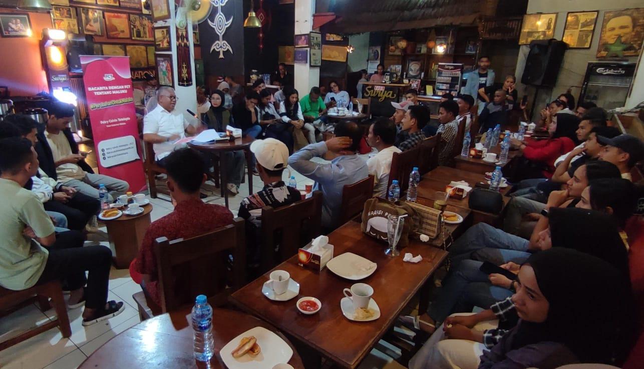 Di Bawah Potret Tokoh Maluku, Febry Calvin Tetelepta Serap Aspirasi Pemuda dan Mahasiswa