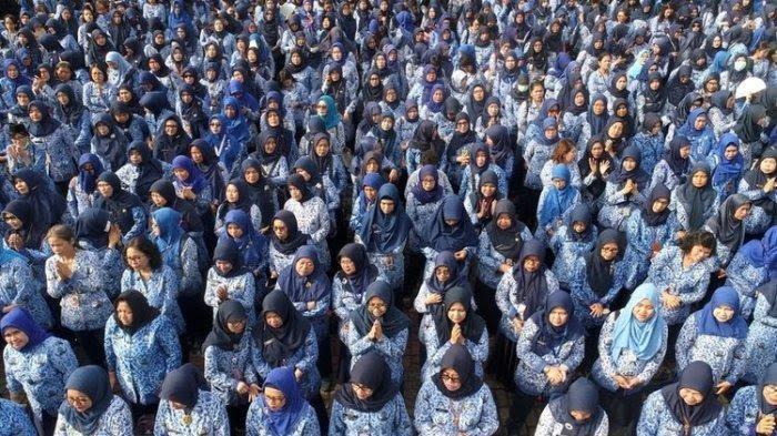 Ambon Masih Cermati Efesiensi Masuk Kantor Tiga Hari