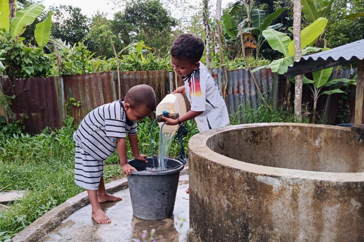 Krisis Air Bersih di Kota Bula, Warga Masih Andalkan Air Hujan dan Sumur Keruh