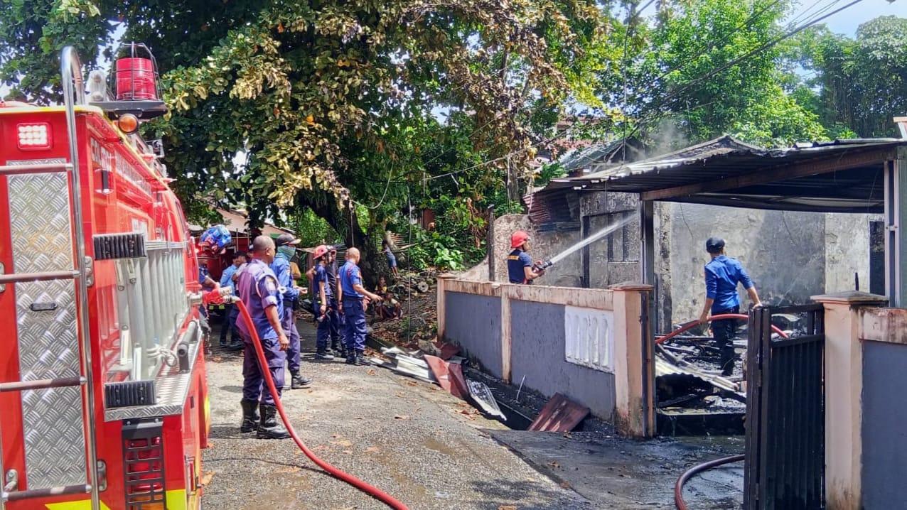 Satu Unit Rumah Terbakar di Kawasan Karang Panjang, Kota Ambon, 3 Unit Damkar Dikerahkan 