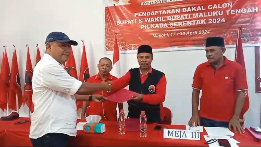 Mat Marasabessy Jadi Orang Pertama Ambil Formulir Cabup Malteng di PDIP