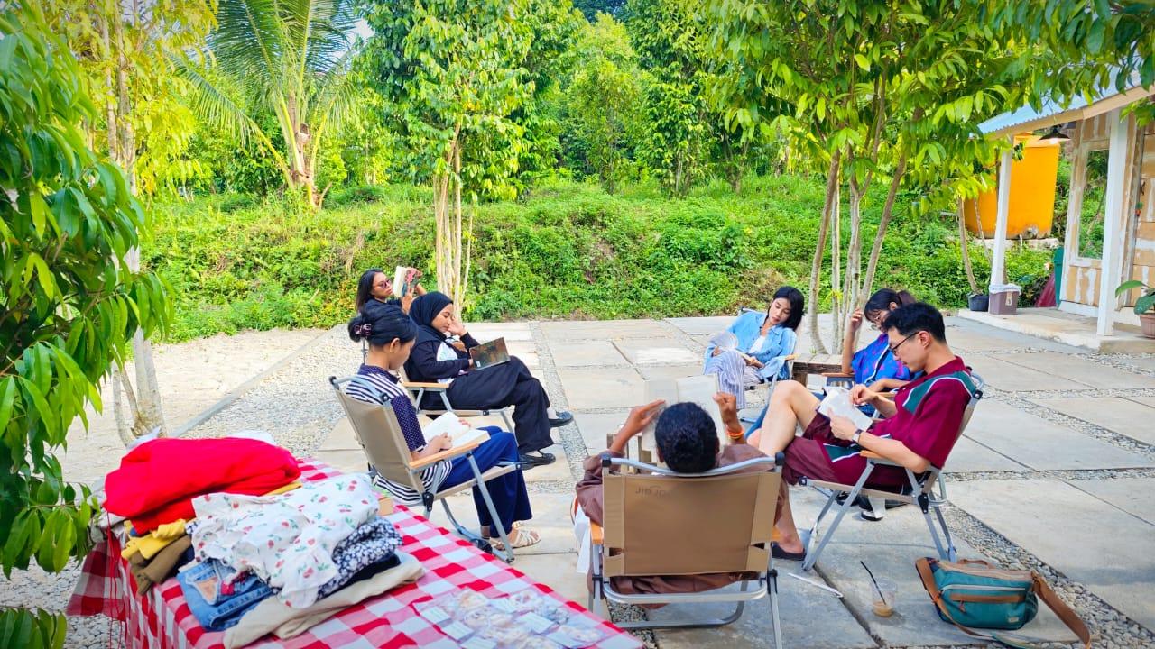 Anak Muda Ambon Rayakan Hari Perempuan Sedunia dengan 'Ngabuburead' di Pos Kopi