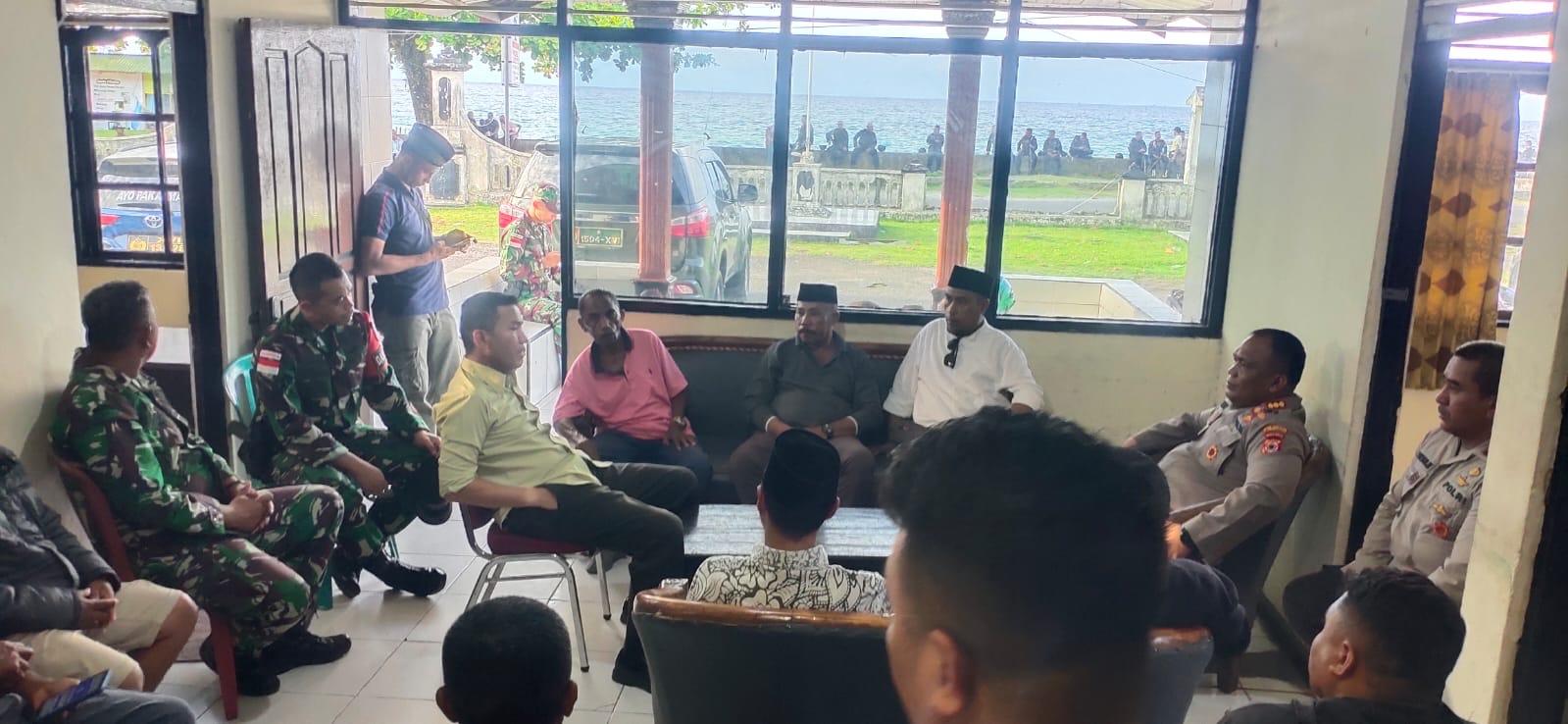 Pertemuan-antara-Kapolresta-Pulau-Ambon-Dandim-1504-Ketua-Majelis-Latupati-Jazirah-Leihitu.jpg