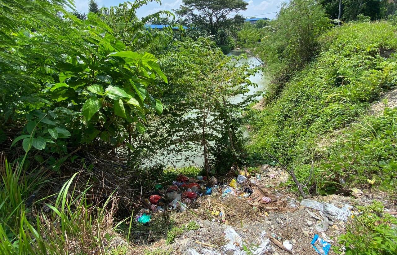 Sampah-di-Aliran.jpg