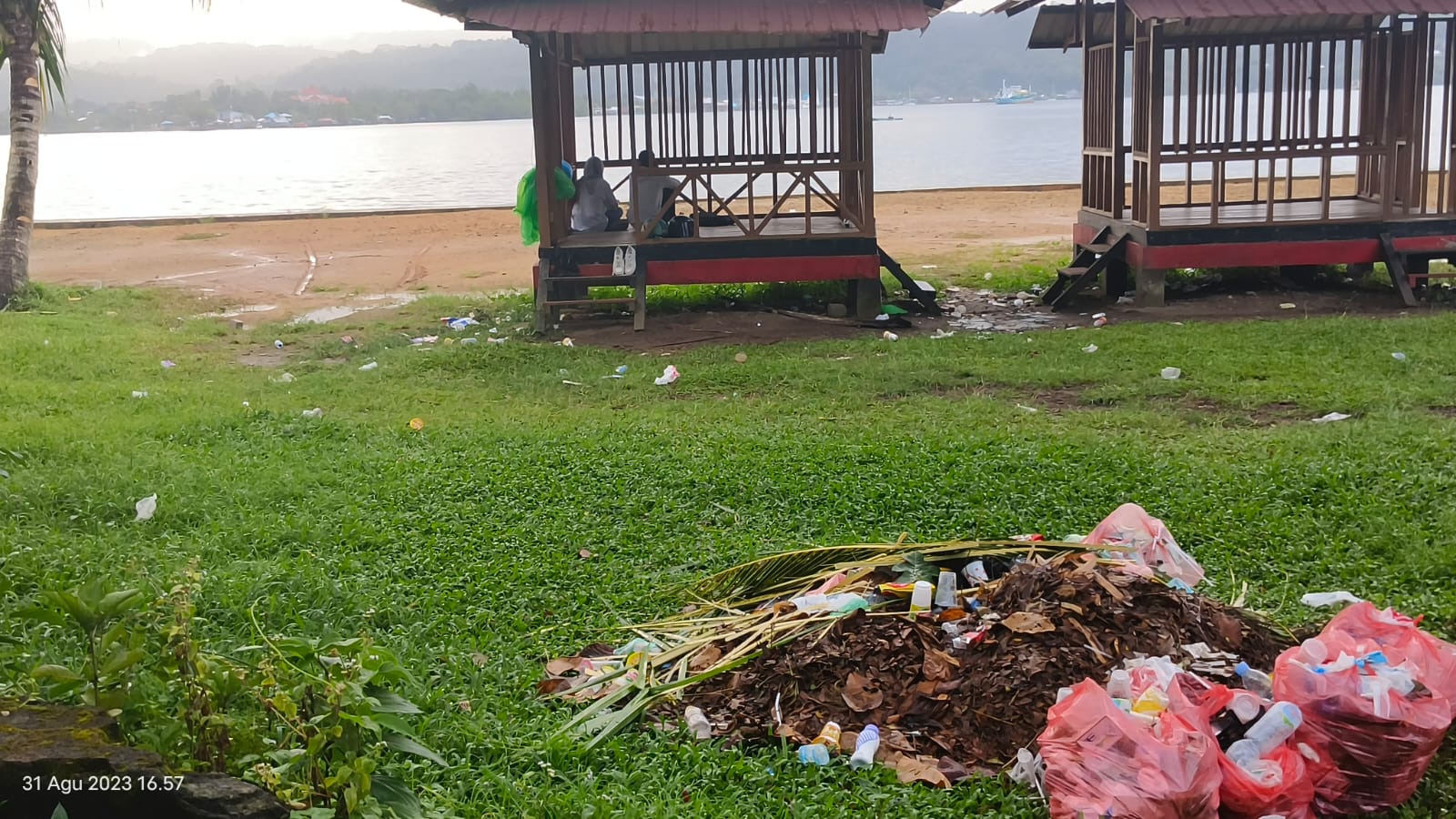 Sampah-halong.jpg