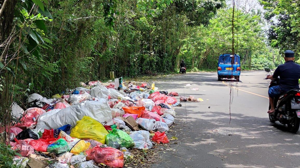Sampah-menunpuk-1819.jpg