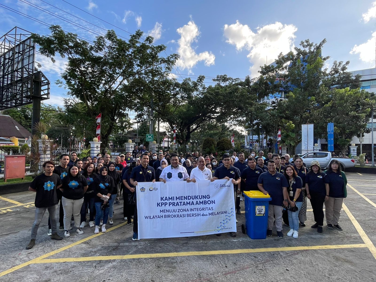 Pemkot Ambon Terima Bantuan 6 Unit Tong Sampah