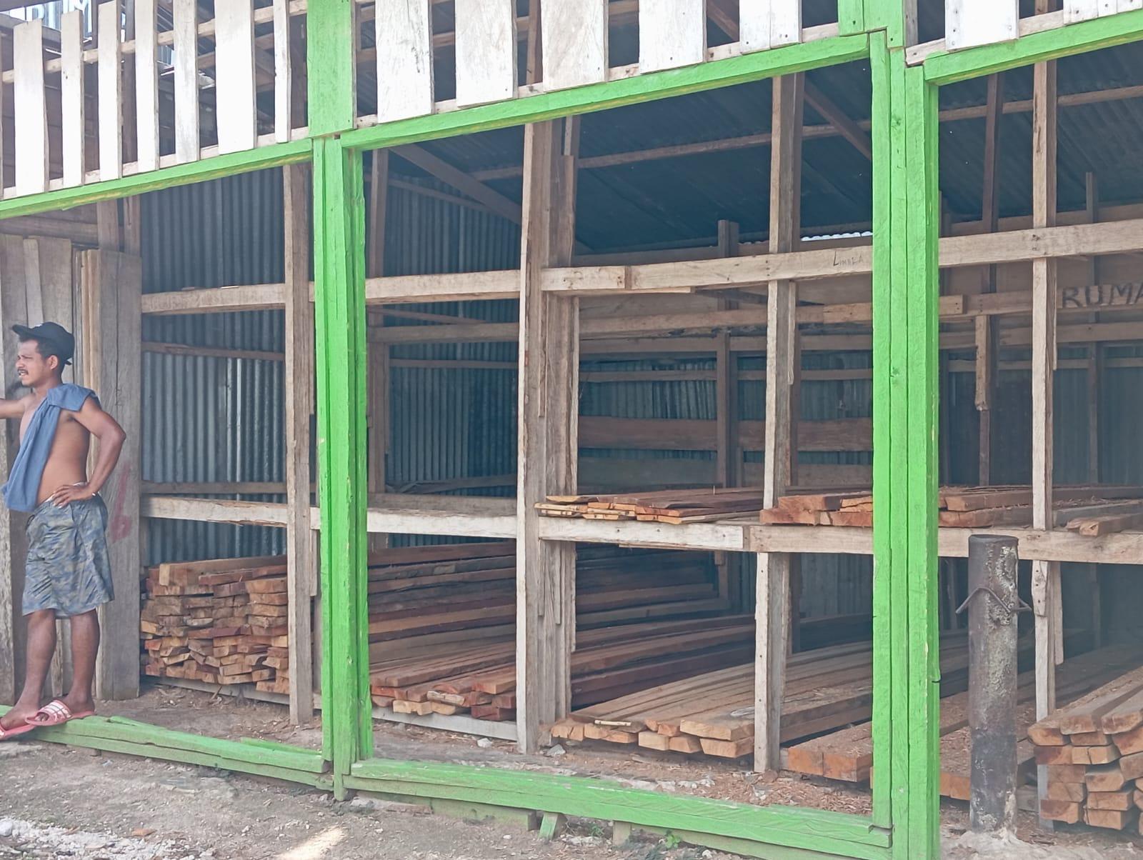 Tukang-Kayu-Malra.jpg