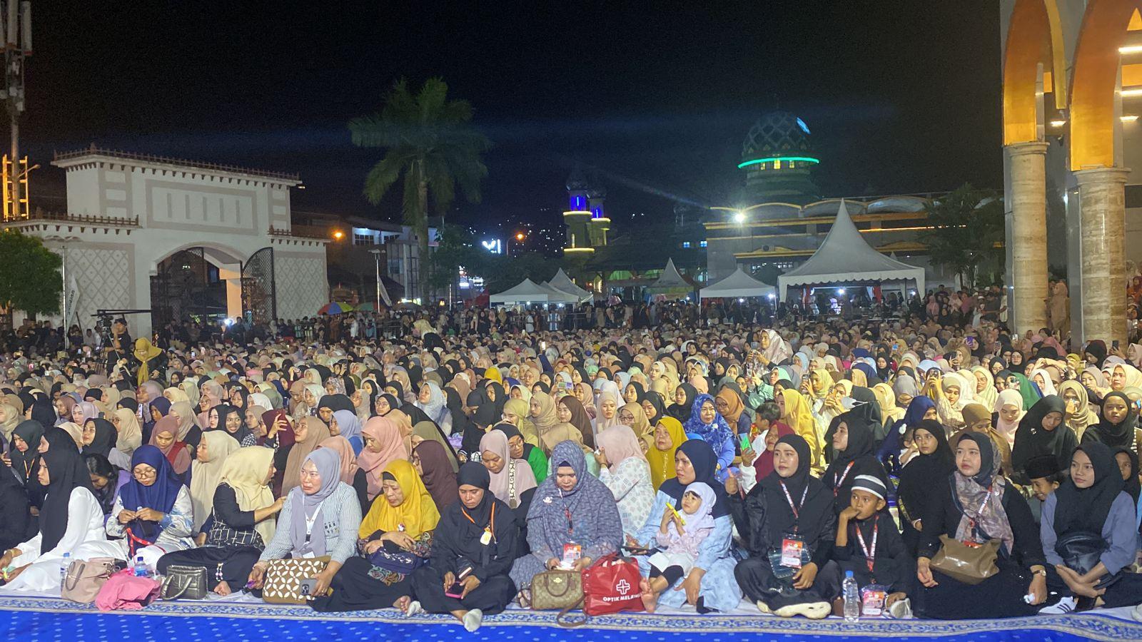 ceramah-Ustad-Hanan-Attaki-di-Ambon.jpg