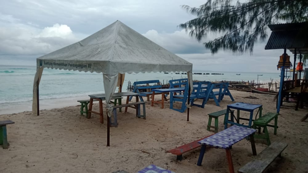 pantai-pal-lima-namlea.jpg