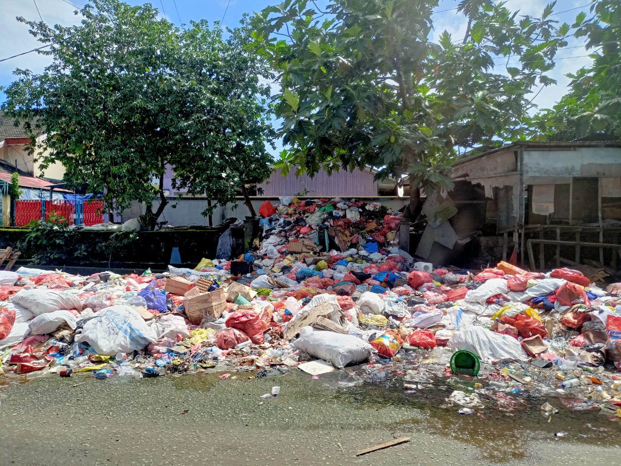 sampah-rumah-tiga-amq.jpg