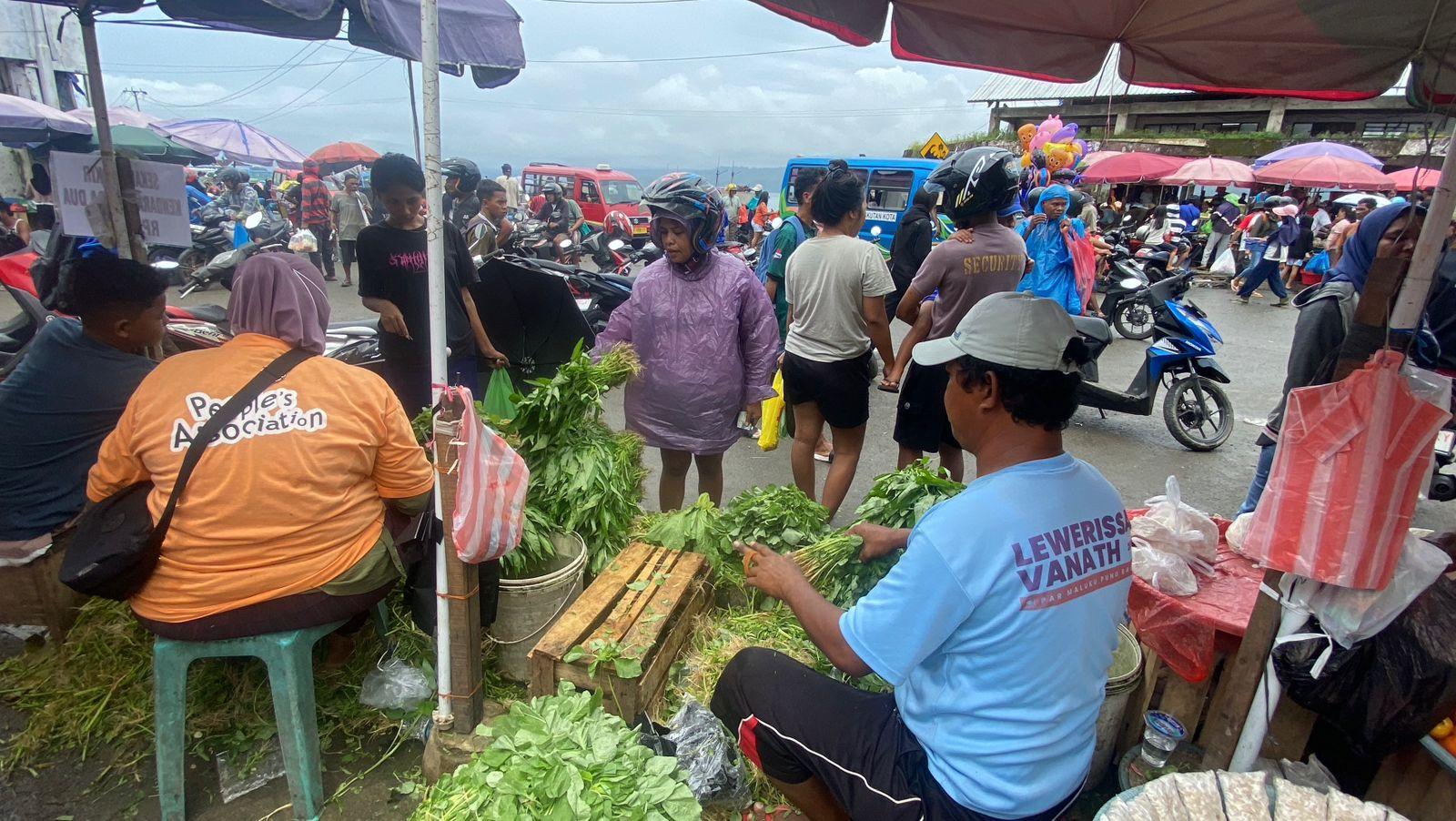 Meski Diperkecil Per Ikatnya, Harga Sayur Lokal di Mardika-Ambon Masih di Jual Rp. 5 Ribu 
