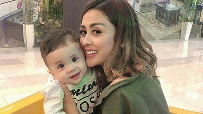 Selvi Kitty Beberkan Gejala Awal Penyakit Kawasaki yang Dialami Putranya