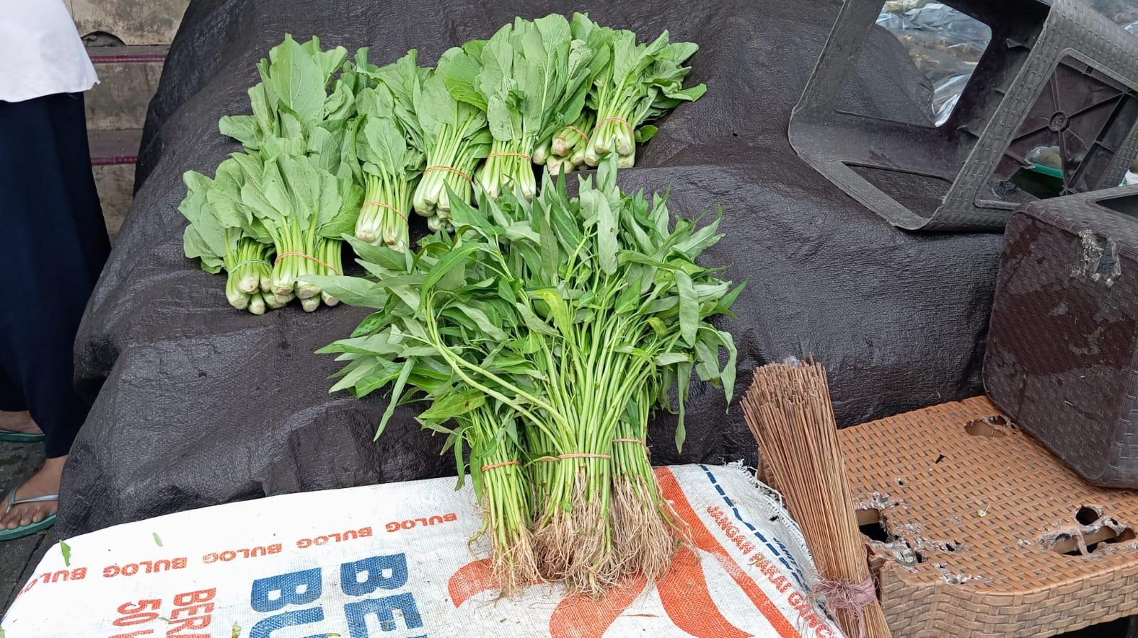 Cuaca Buruk, Harga Sayur di Pasar Langgur Naik Per Ikat Rp. 10 ribu 