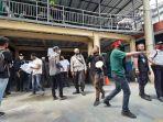 3042021-pengunjuk-rasa.jpg
