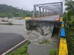 Oprit-jembatan-Tamilouw-putus-17711.jpg