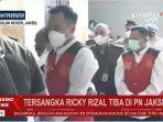 Tersangka-Kuat-Maruf-dan-Ricky-Rizal-tiba-di-PN-Jakarta-Selatan.jpg