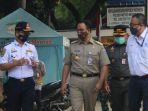 anies-baswedan-saat-meninjau-pada-hari-pertama-perkantoran.jpg