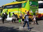 calon-penumpang-memadati-terminal-akap-kalideres.jpg